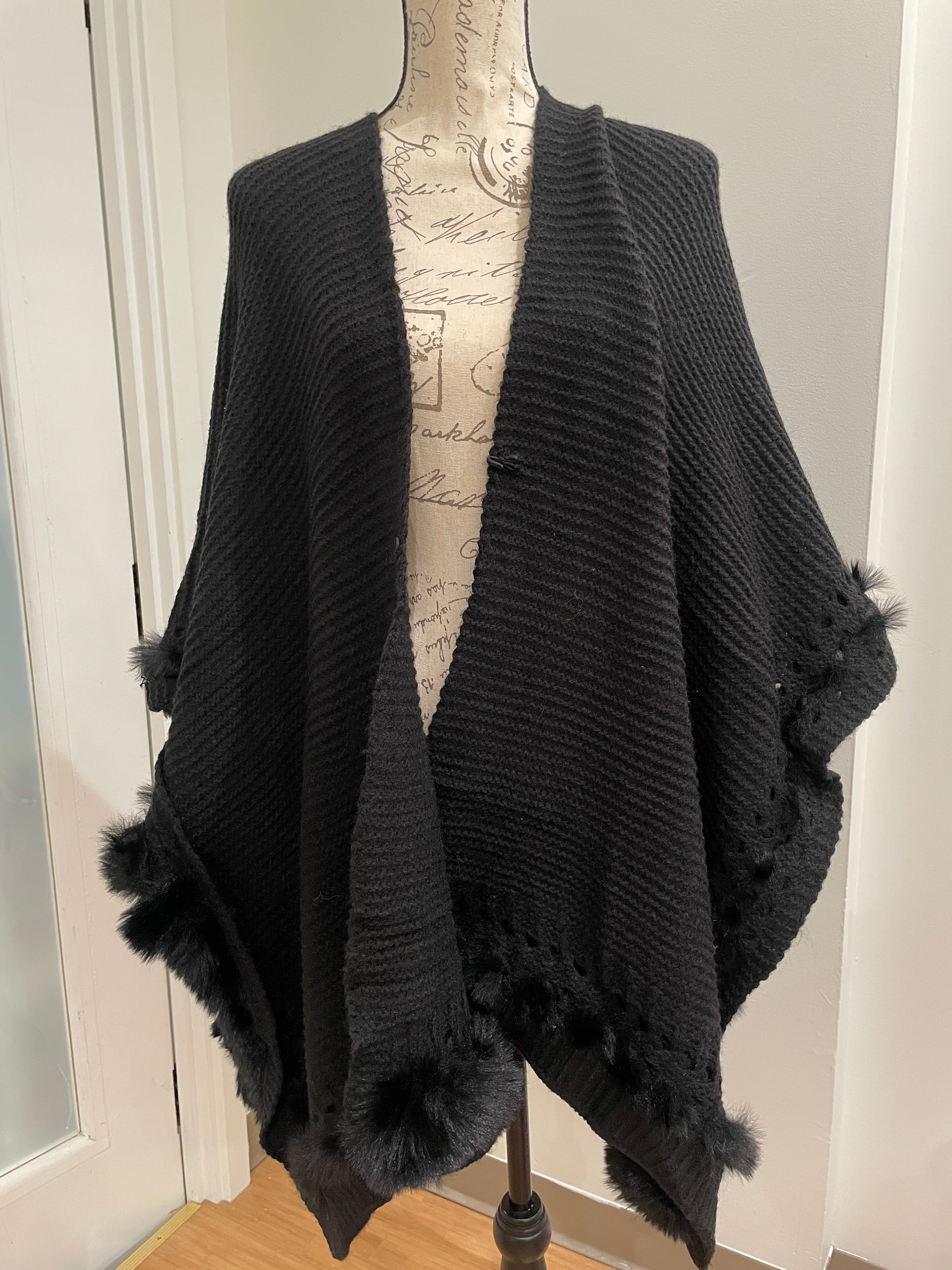 Elegant Faux Fur Trim Shawl