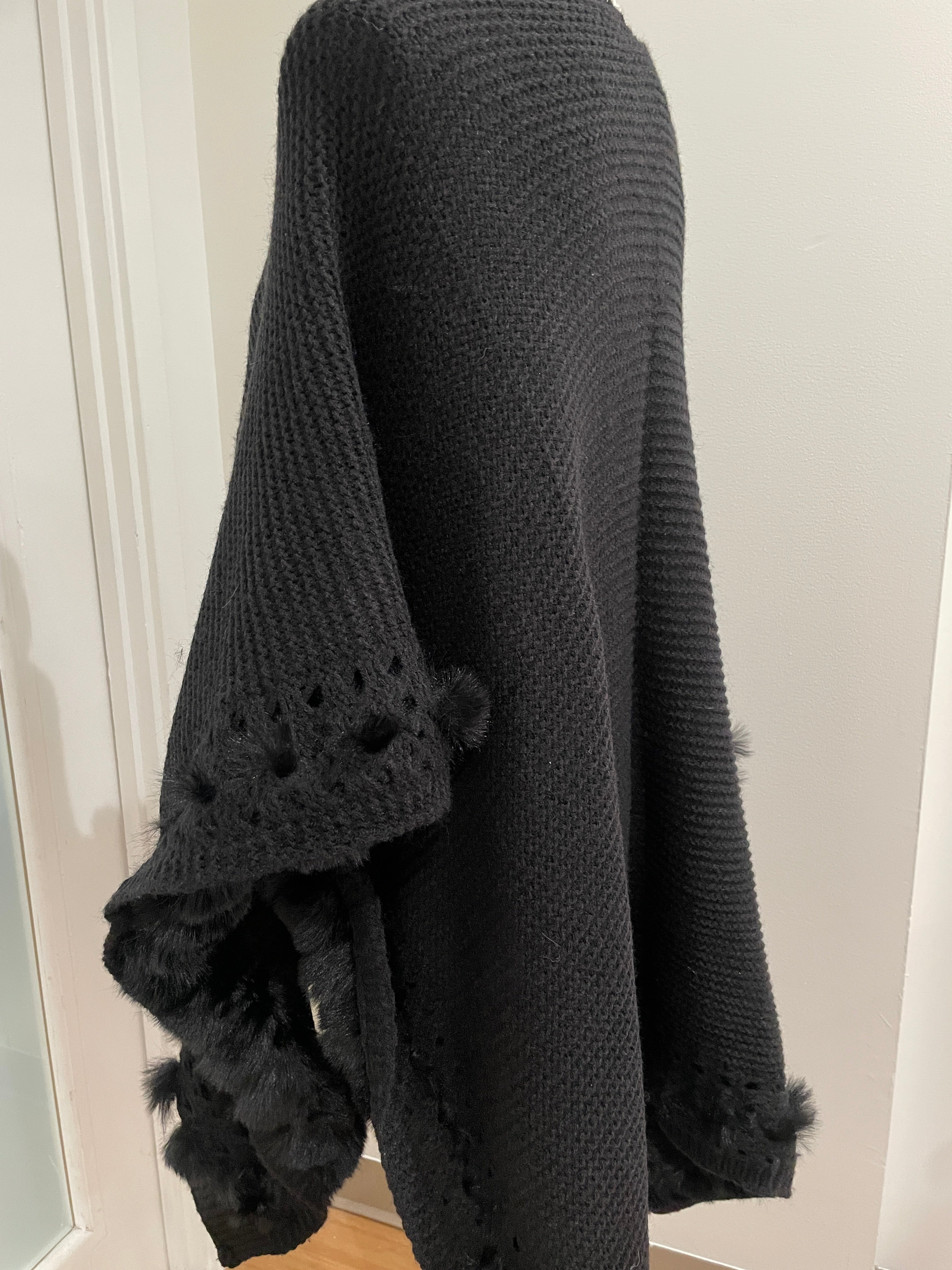 Elegant Faux Fur Trim Shawl